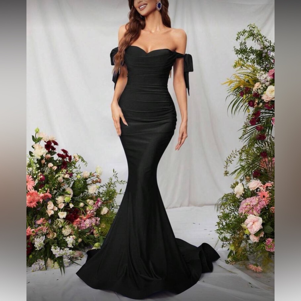 Elegant Black Off-Shoulder Mermaid Evening Gown